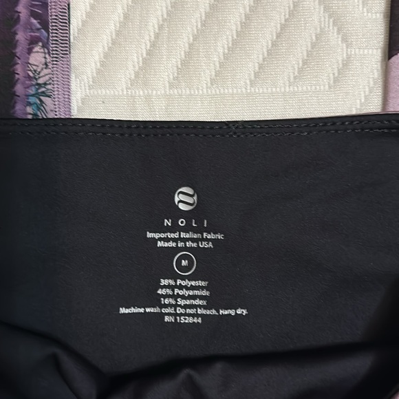 BUNDLE 8 NOLI MEDIUM YOGA PANTS. Multiple patterns. - Picture 6 of 14